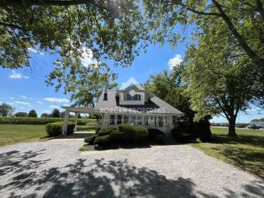 Main picture of 3215 W 67th St
