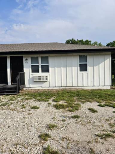 Main picture of 305 Oak St