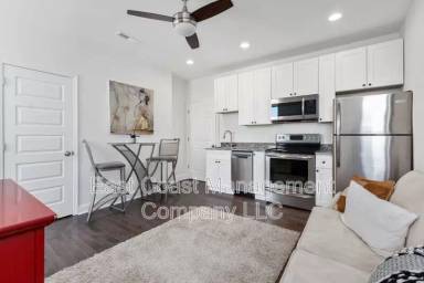 Main picture of 1646 E Baltimore St