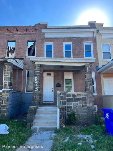 Main picture of 823 E Patapsco Ave