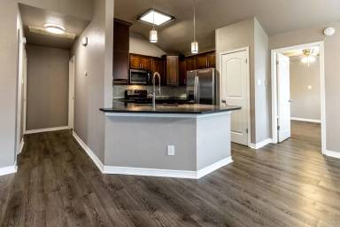 Main picture of 1001 Hyridge St