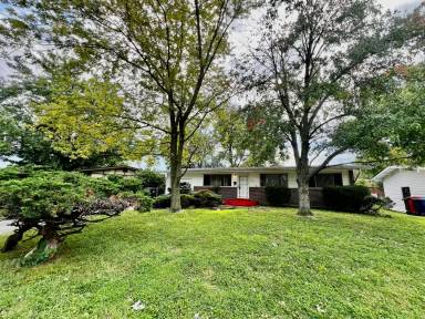 Main picture of 875 Loyola Dr