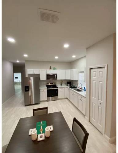 Main picture of 1031 Colyer St