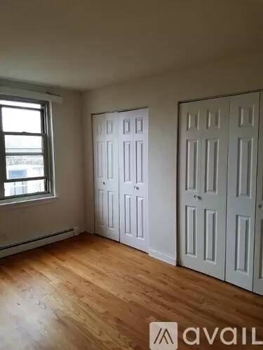 Main picture of 3710 N Pine Grove Ave