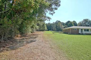 Main picture of 208 Brooks Rd