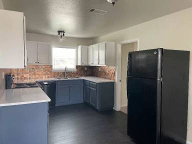 Main picture of 755 River Rd