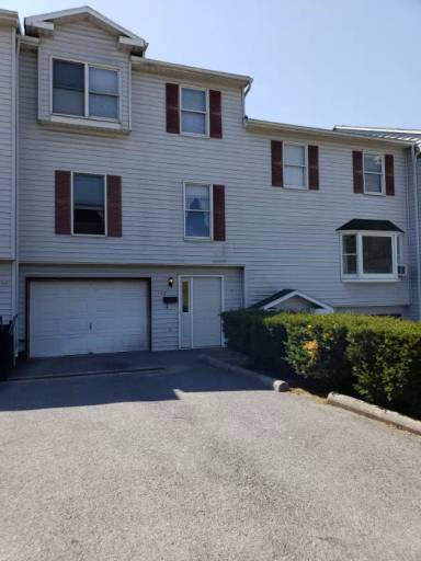 Main picture of 130 E Lamb St