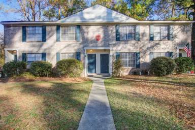 Main picture of 300 Crestview Dr