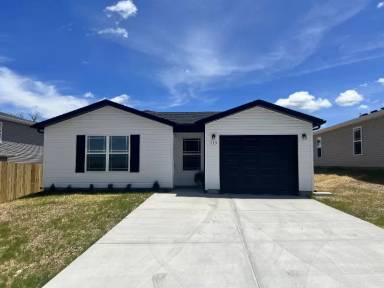 Main picture of 140 Pin Oak Ct