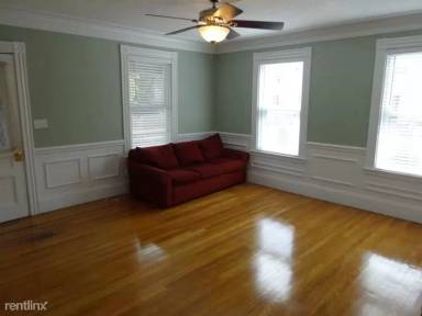 Main picture of 51 Riverdale St