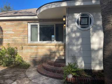 Main picture of 1614 E 50th St