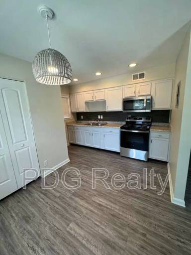 Main picture of 2100 Murray Ave