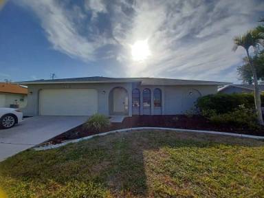 Main picture of 3305 SW 7th Pl