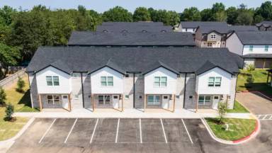 Main picture of 5696 W Wedington Dr