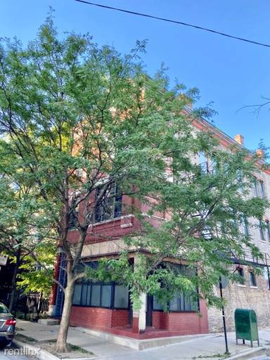 Main picture of 1049 N Marshfield Ave