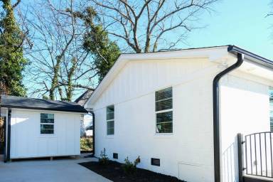Main picture of 208 S Leach St