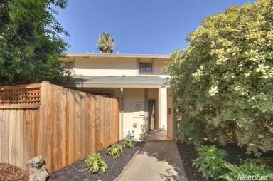 Main picture of 820 Lake Blvd