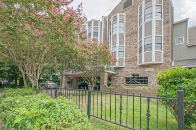 Main picture of 915 W 23rd St