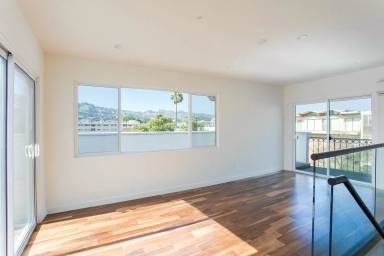 Main picture of 625 N Flores St