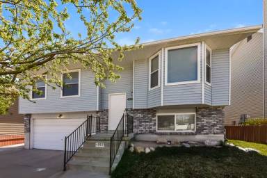 Main picture of 4901 W Banquet Ave