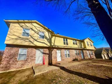 Main picture of 405 NE Highland Ln