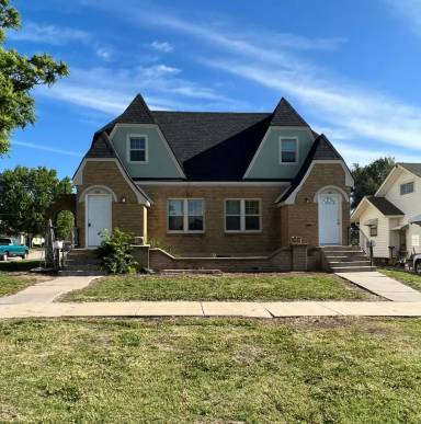 Main picture of 300 E 6th St