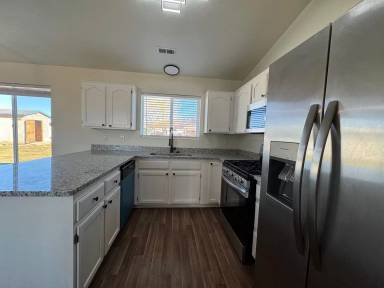 Main picture of 4544 N Oregon Trl