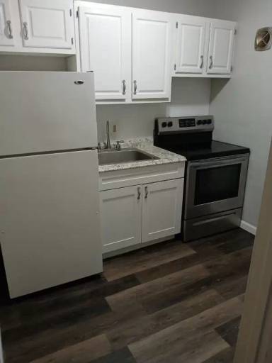 Main picture of 7919 Lake Ave