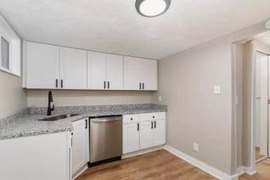 Main picture of 121 Adela Ave