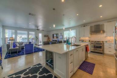 Main picture of 610 W 31st 1/2 St