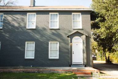 Main picture of 1607 West Ave