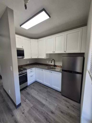 Main picture of 301 N Riverfront Dr