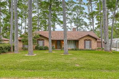 Main picture of 2801 Whispering Pines St