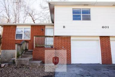 Main picture of 601 NE Chipman Rd