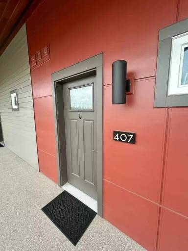 Main picture of 1882 Front St