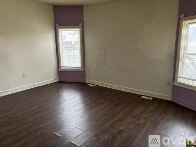Main picture of 2435 N Kenwood Ave