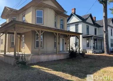 Main picture of 607 N High St