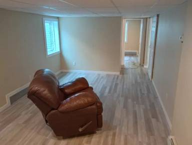 Main picture of 907 S State St