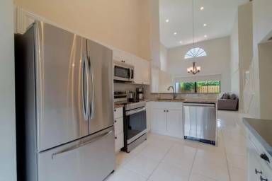 Main picture of 13547 Fountain View Blvd