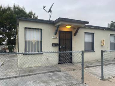 Main picture of 835 E 4th St