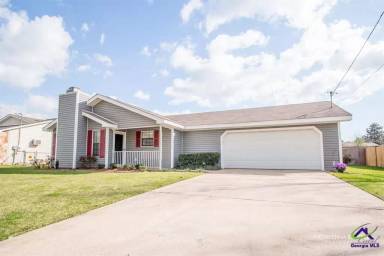 Main picture of 605 Fieldstone Rd