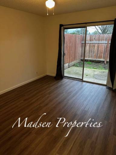 Main picture of 1089 High St