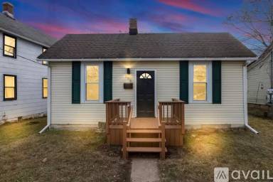 Main picture of 566 E Locust St