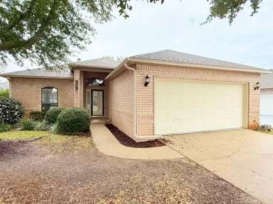 Main picture of 4161 Longwood Cir