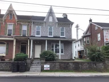 Main picture of 108 W Main St