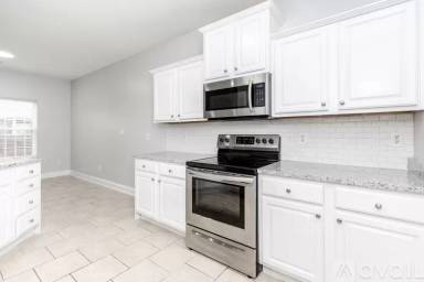 Main picture of 131 Emberly Ln