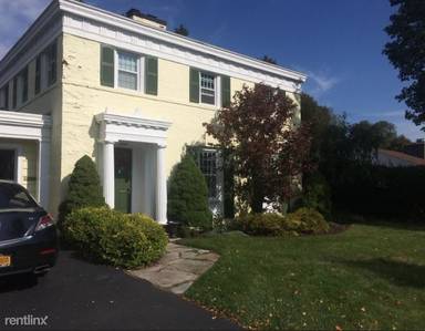 Main picture of 4241 E Genesee St