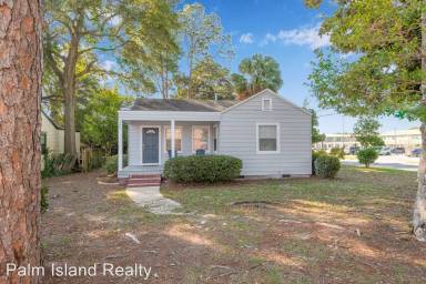 Main picture of 3001 E De Soto St