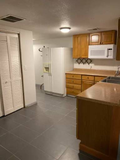 Main picture of 4420 Jay St