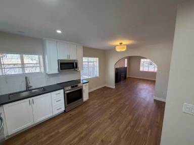 Main picture of 1827 E Linden St